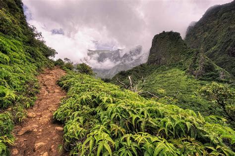 Iao Valley in Maui is a short day trip from Kahului airport