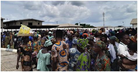 Eid El Fitr Thousands Throng Late Kashamu S Home As Son Celebrates