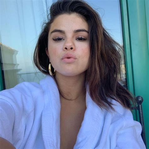 Selena Gomez Apologises To Hailey Bieber Fans For Tiktok Beauty Video