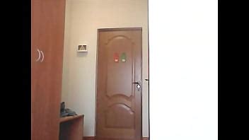 Tashi Tala le muestra a la señora de la limpieza XVIDEOS