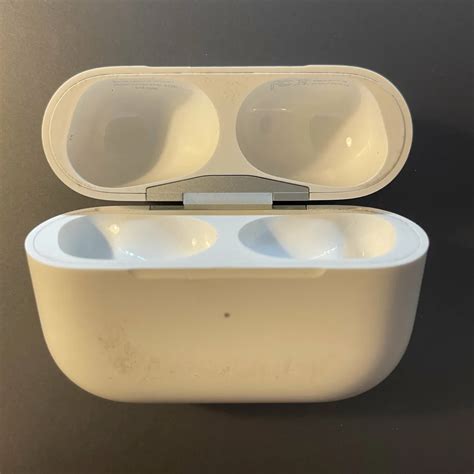 Airpod Gen 2 Mint Condition Only Worn A Few Times Minor Scratches On Case Gn