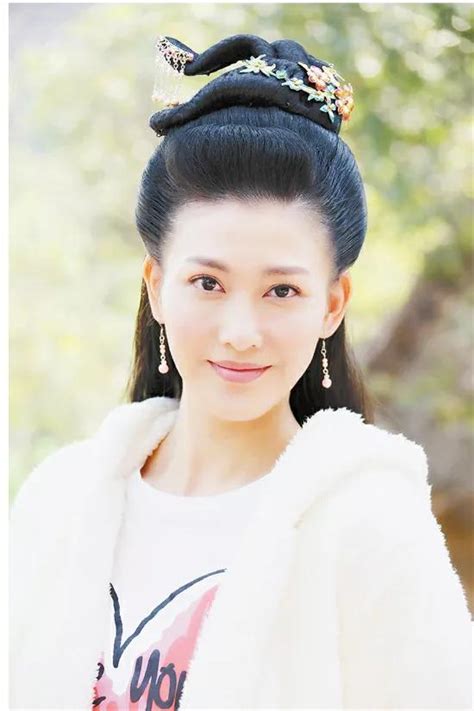 《回家的诱惑》“艾莉”李彩桦：优雅美丽大方 每日头条