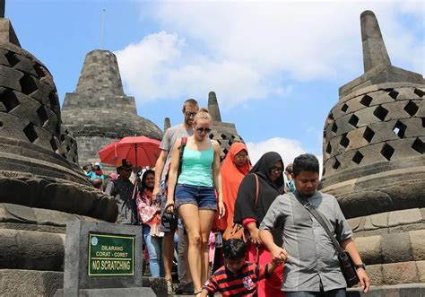 Candi Borobudur Sejarah Jam Buka Harga Tiket Masuk