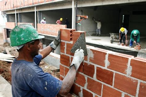 A Cidade Est Crescendo Confira Vagas Para Pedreiro Em Botucatu