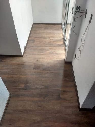 Piso Laminado Tekno Steep Ya Instalado Y Con Zoclo Mm Meses Sin