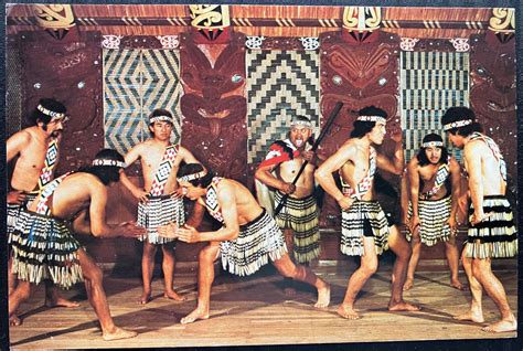 New Zealand Rotorua Maori Hand Game Men Traditional Clothing Perform