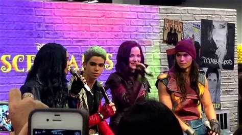 Descendants Cast Live At Vidcon 2015 Youtube