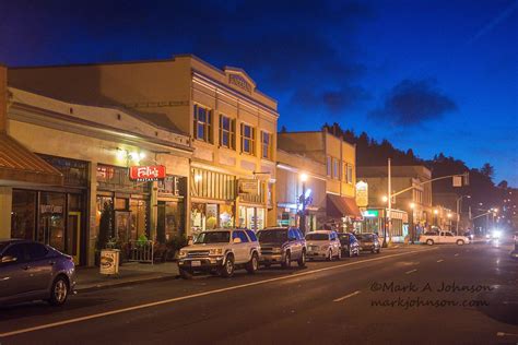 Downtown Astoria Oregon At Night Seaside Oregon Astoria Oregon