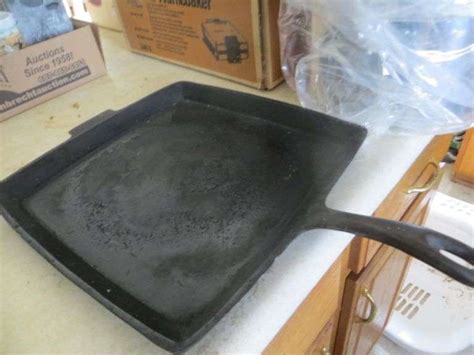 Cast-iron Frying Pan & Griddle - Lambrecht Auction, Inc.