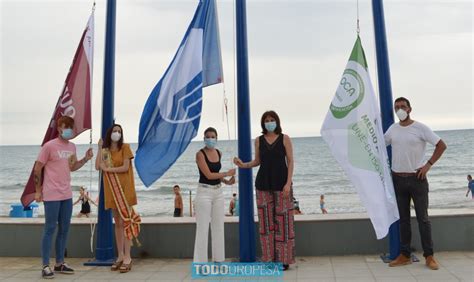 Las Banderas Azules Y La Q De Calidad Ya Ondean En Las Playas Y El