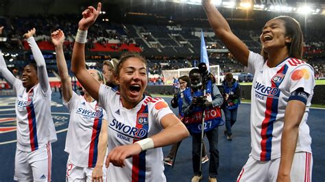 Paris 1 2 Lyon Total 3 5 Hegerberg E Renard Colocam Lyon Na Final