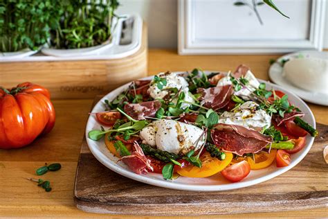 Salade De Burrata Tomates Asperges Et Micro Pousses Emilie Murmure