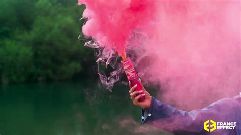 Fumigène à main Rouge fumée rouge pour stade mariage France