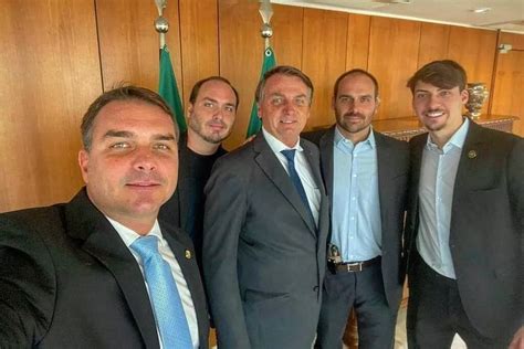 Filhos De Bolsonaro Pedem Cidadania Na Embaixada Italiana