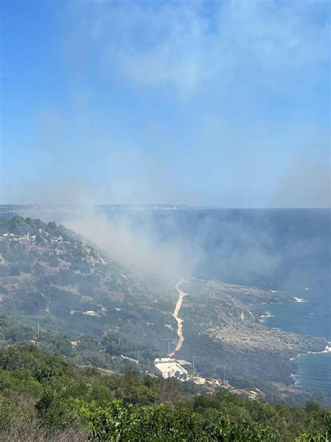 Incendi Senza Fine Altri Due Roghi Nel Salento Evacuate Strutture