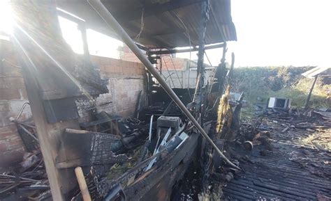 Ayacucho P Rdidas Totales Al Incendiarse Una Casa Esta Madrugada