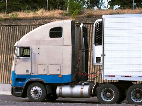 What Happened To Cabover Semi Trucks In The United States? - TruckerGoods