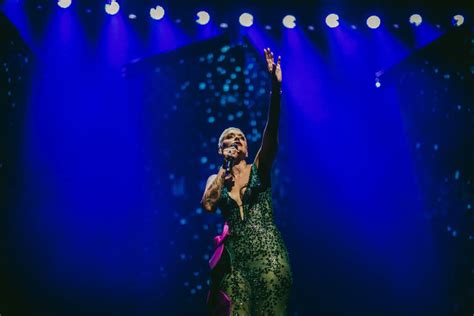 Les Arts Sendinsa En Lunivers Del Fado De La M De Mariza Cultur Plaza