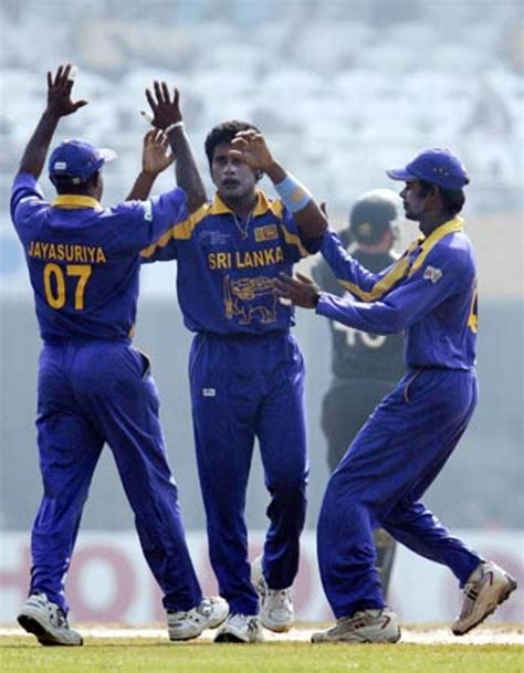 Chaminda Vaas Celebrates The Early Dismissal Of Stephen Fleming