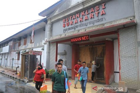 Lewat Program Asimilasi Napi Keluar Dari Rutan Surakarta Antara News