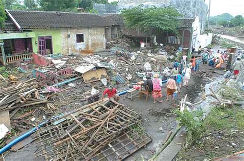 NuruL: BANJIR BANDANG