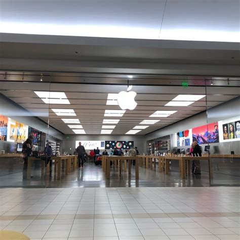 Apple Lynnhaven Mall - 5 tips from 309 visitors