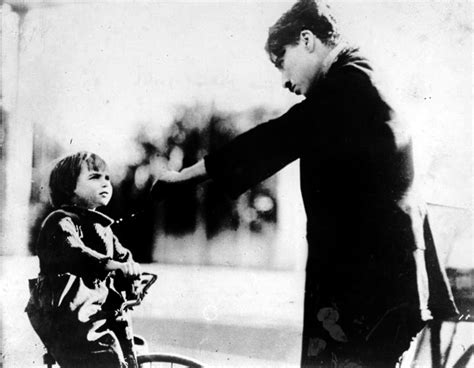 Pak India Zone: Charlie Chaplin The Kid