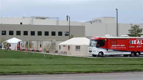 Missouri coronavirus: More than 370 workers at a pork plant tested ...