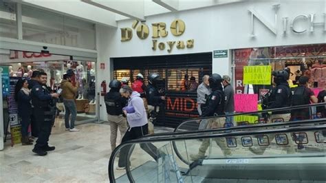 A mano armada asaltan joyería en Plaza Crystal Xalapa