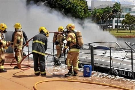 Explosão de lancha deixa dois feridos