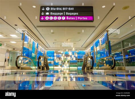 Toronto pearson international airport departures hi-res stock photography and images - Alamy