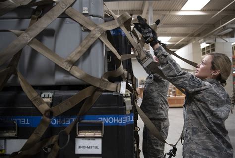 DVIDS - Images - Airmen learn pallet build-up procedures [Image 6 of 7]