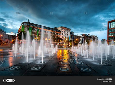 Piccadilly Square Image & Photo (Free Trial) | Bigstock