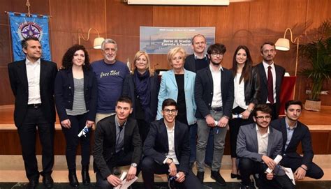 Caronte Tourist Premia I Migliori Diplomati Dell Istituto Nautico Caio