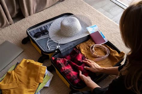 Ingin Travelling Tak Perlu Khawatir Inilah Cara Melipat Baju Untuk