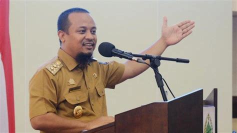 Serahkan Sk Pengangkatan Pns Dan Cpns Lulusan Ipdn Plt Gubernur Sulsel