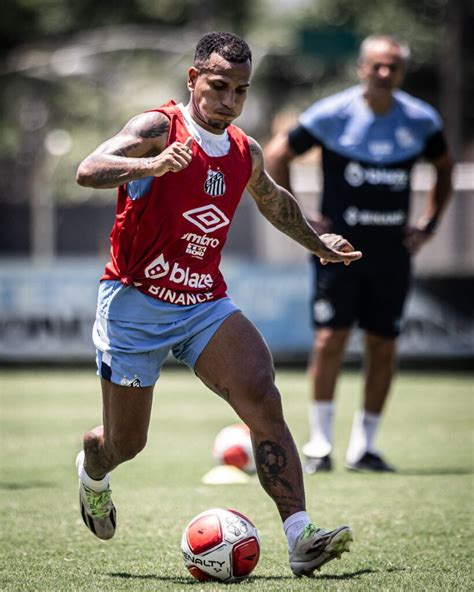 Giuliano tem lesão muscular na panturrilha constatada e é baixa no