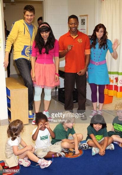 Nickelodeons The Fresh Beat Band And Dora The Explorer Visit Brent