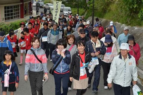 955人が汗 環金武湾ウォーク始まる 沖縄タイムス＋プラス ニュース 沖縄タイムス＋プラス