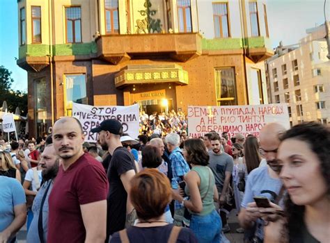 Desetine Hiljada Ljudi Na Protestu U Beogradu Uzvikuju Izdaja Ne E