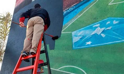 Polémica Colón tapa el mural de Los Palmeras luego de la foto con