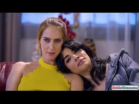 HotforTrans La Tetona Ts Ariel Demure Hace Que Su Mejor Amiga Se Corra A Chorros XVIDEOS