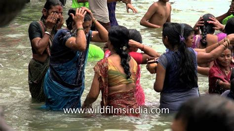 Hindus Bathe During Kumbh Mela Trimbakeshwar Nashik Youtube