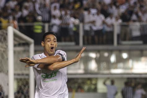 Santos repete placar contra o São Paulo na Vila e chega à final na Copa