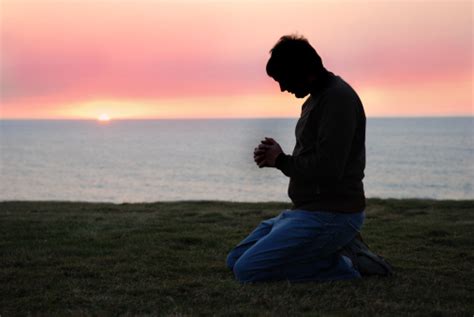 Praying On Knees Pictures Download Free Images On Unsplash