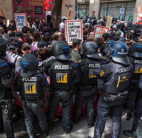 Nach Demo Zum Mai Ermittlungen Gegen Teilnehmer Welt