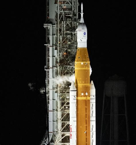 Nasa、新型ロケット「sls」の打ち上げ延期 エンジン不具合で 毎日新聞