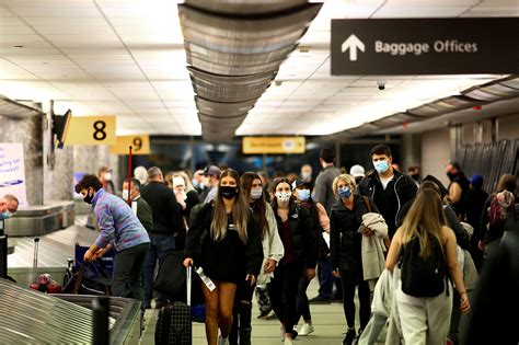 Airlines press U.S. on refusal to lift COVID-19 travel restrictions