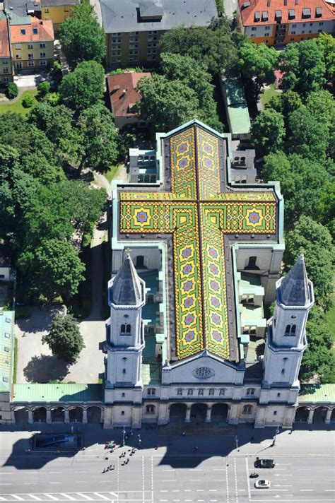 München von oben katholische Ludwigskirche in München