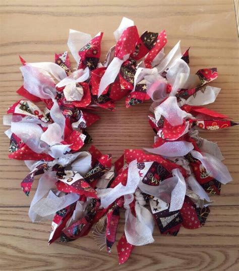 Christmas Wreath Made With Fabric Strips Christmas Wreaths How To